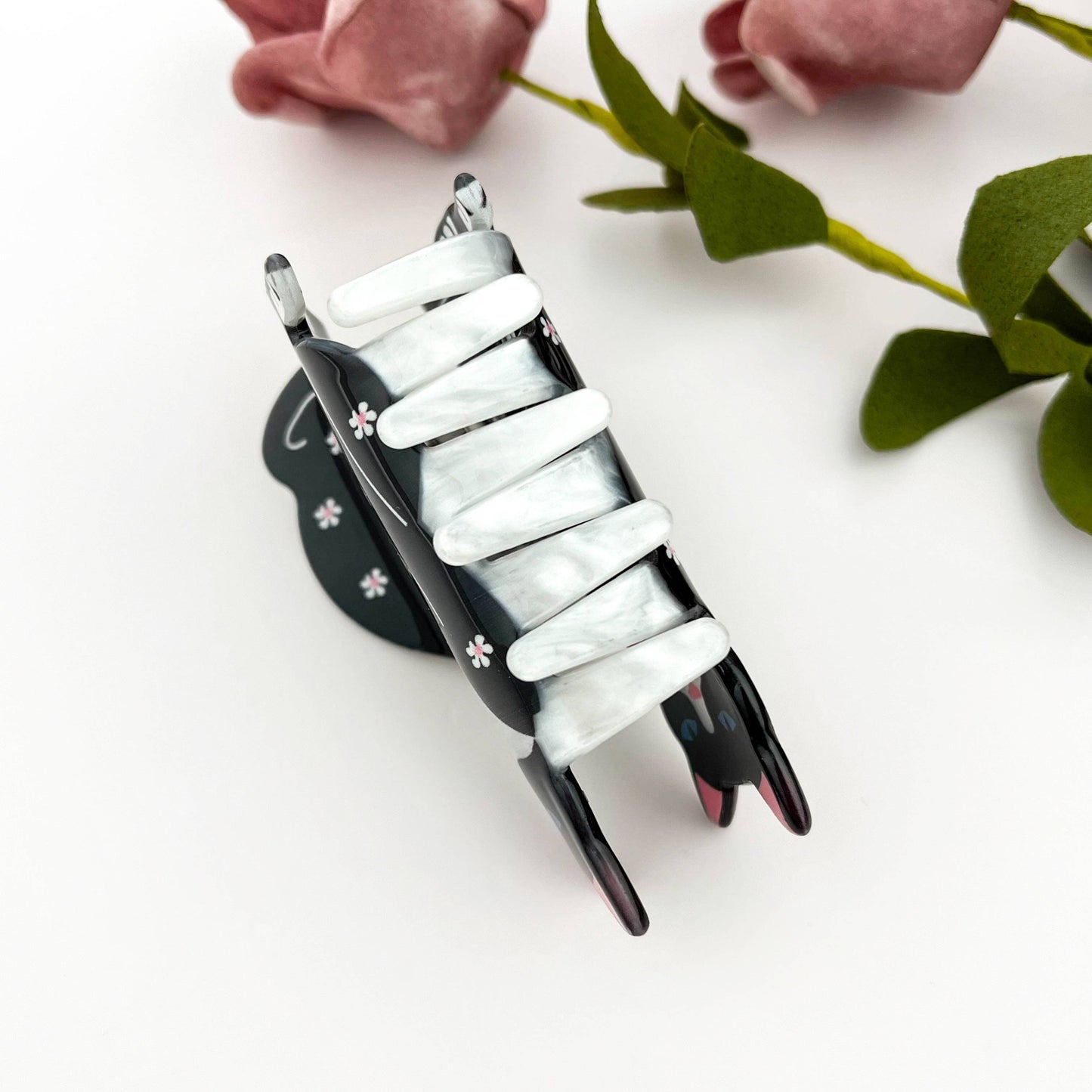 
                  
                    Floral Tuxedo Cat Acrylic Hair Claw
                  
                