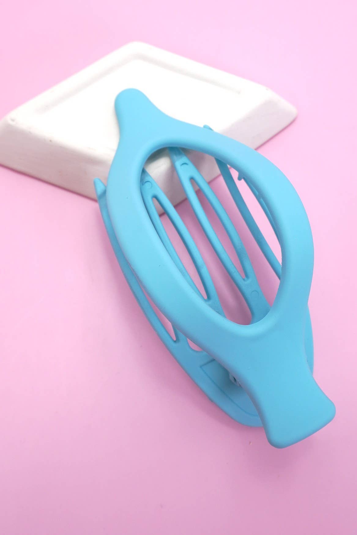 
                  
                    Leaf-Shaped Lay Flat Hair Claw
                  
                