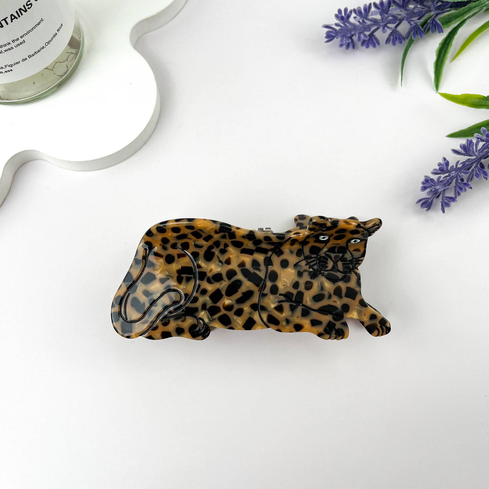 
                  
                    Lounging Leopards Hair Claw
                  
                