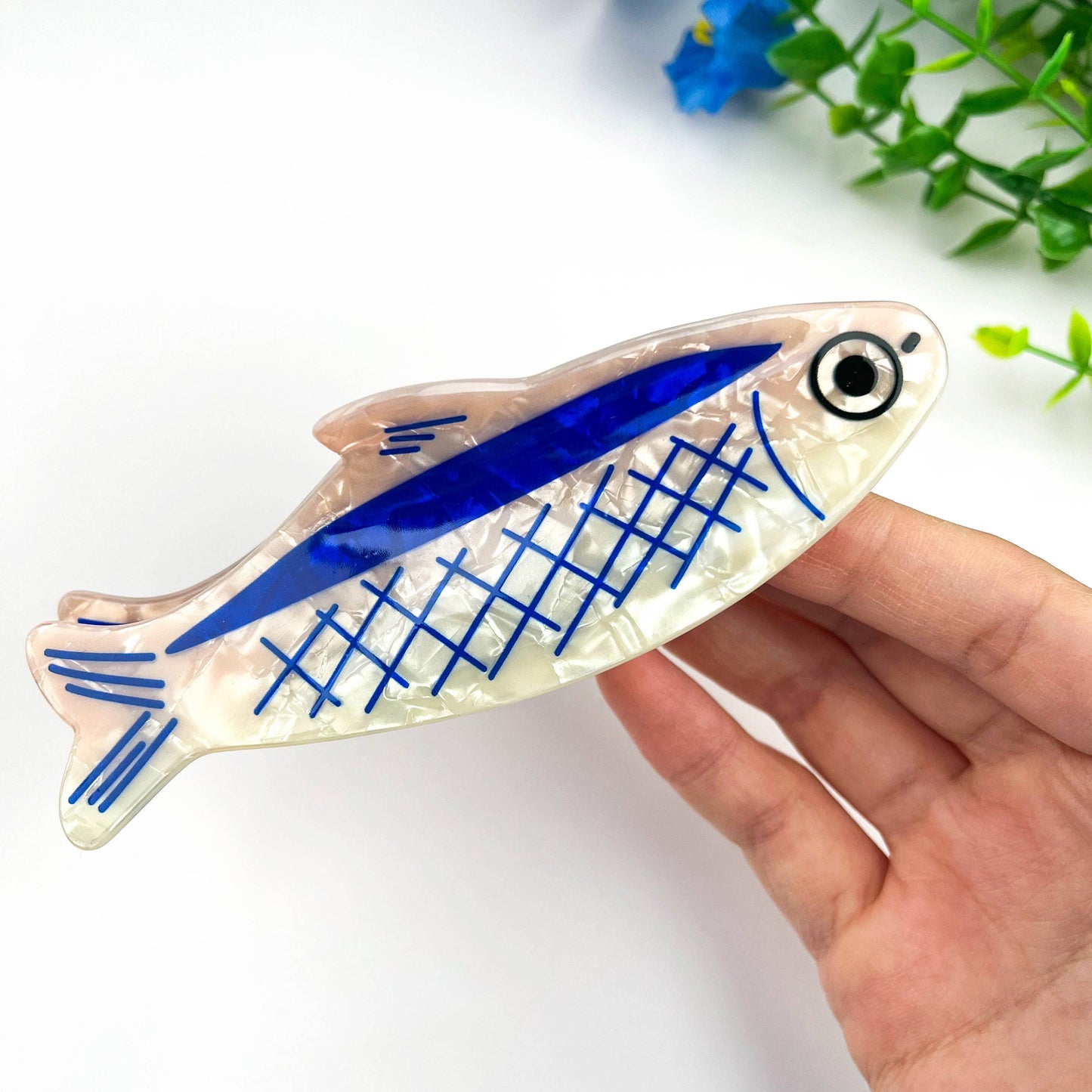 
                  
                    Oversized Sardine Acrylic Hair Claw
                  
                