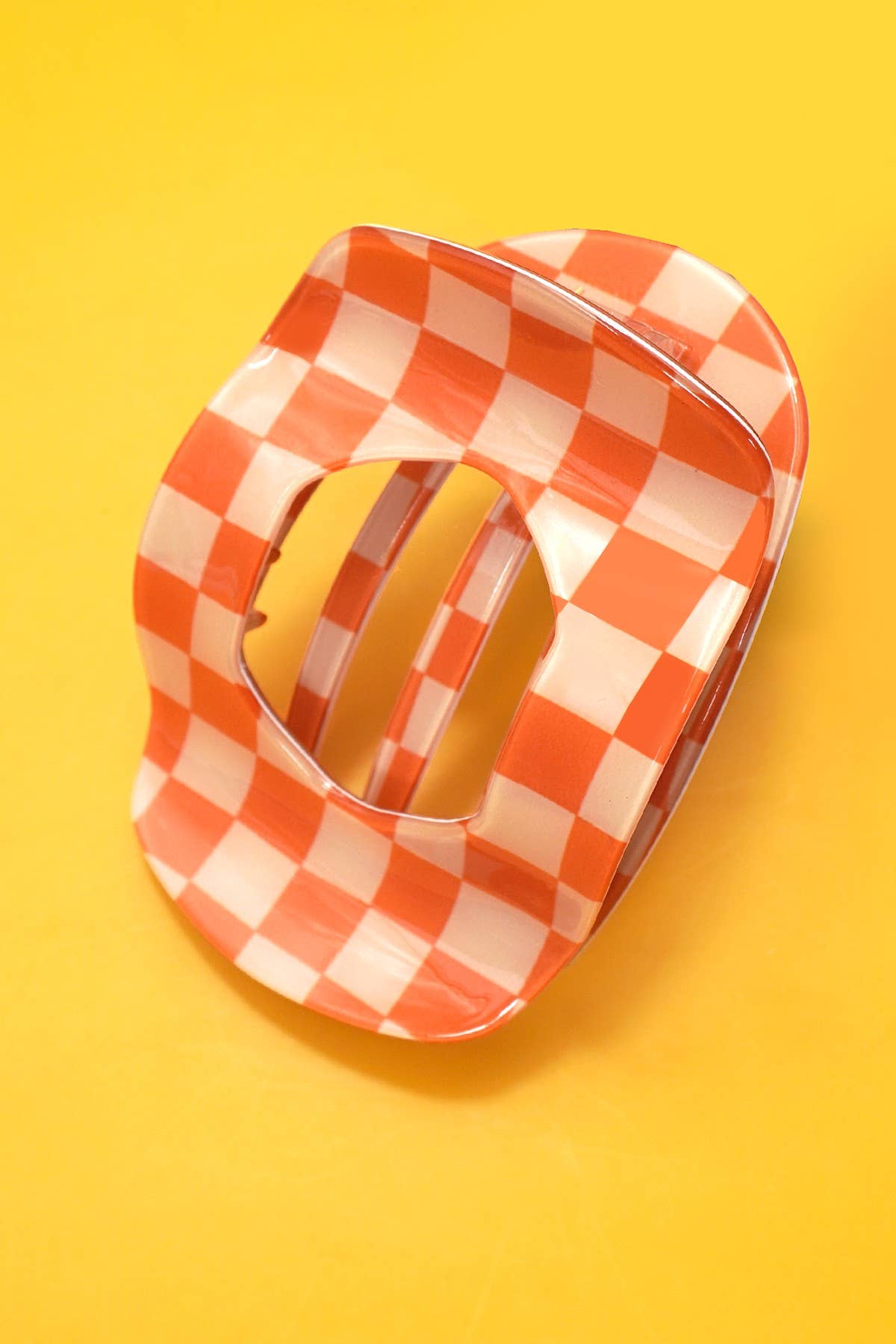 
                  
                    Checkered Flat Oval Hair Claw
                  
                