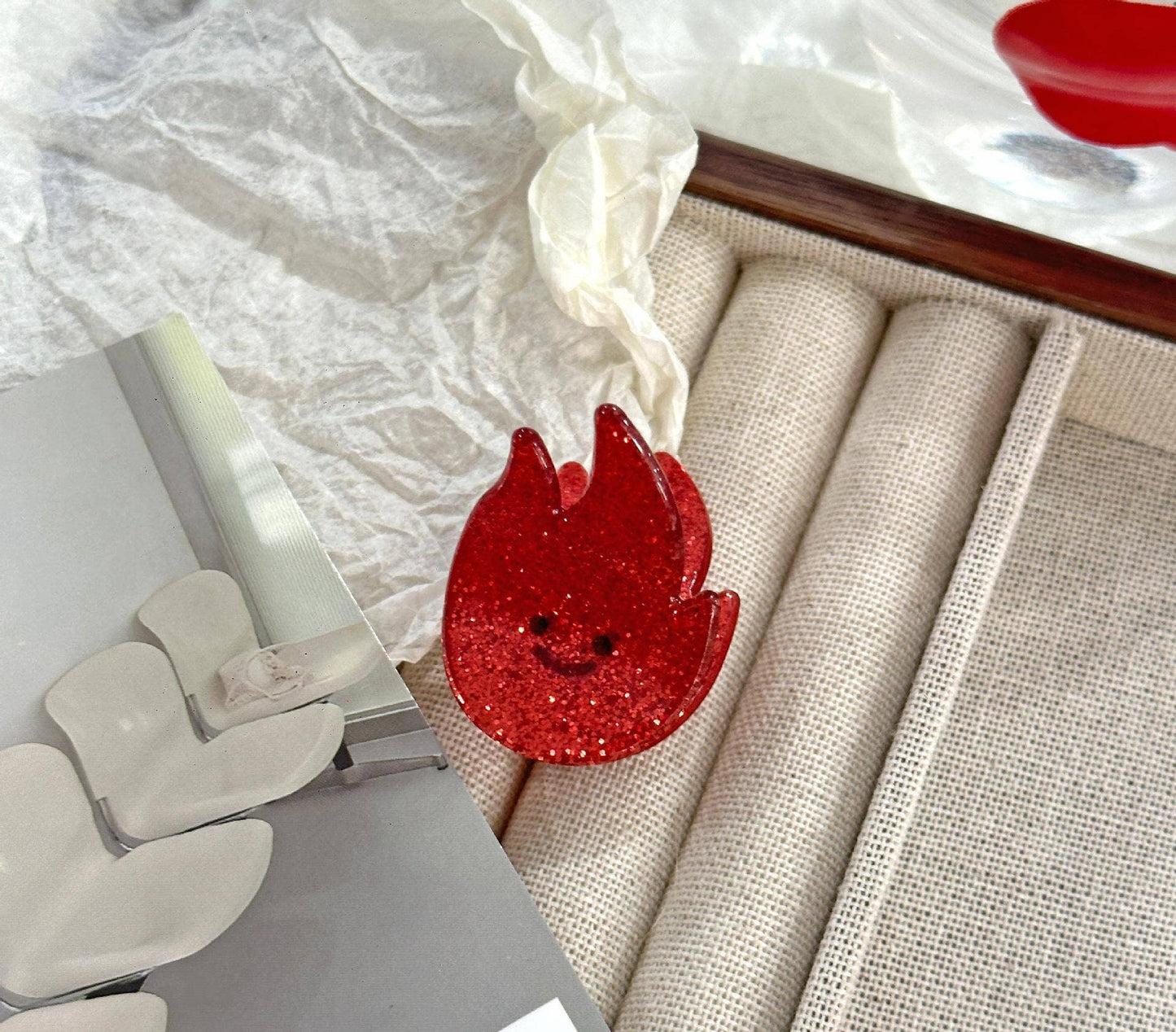 
                  
                    Glitter Sky Series Hair Claws
                  
                