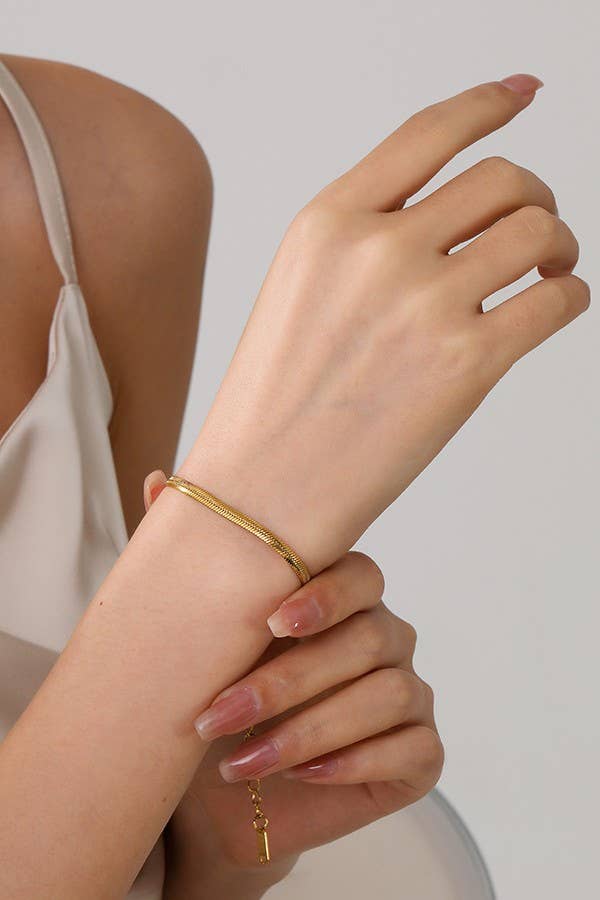 
                  
                    Simple Chains Bracelet
                  
                