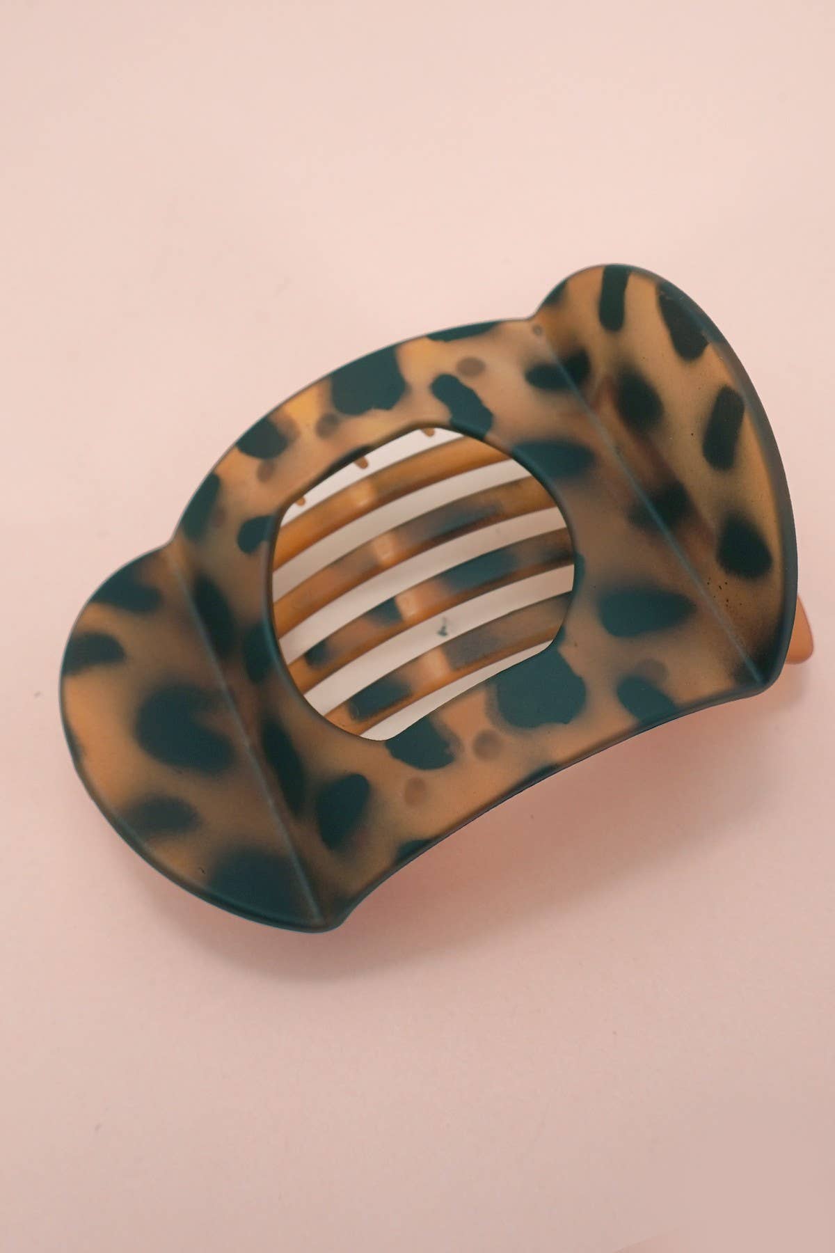 
                  
                    Matte Lay Flat Hair Claw
                  
                