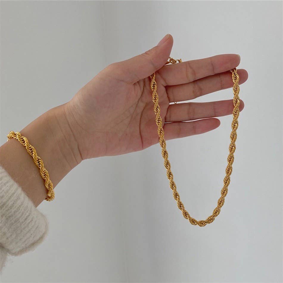 
                  
                    Simple Chains Bracelet
                  
                