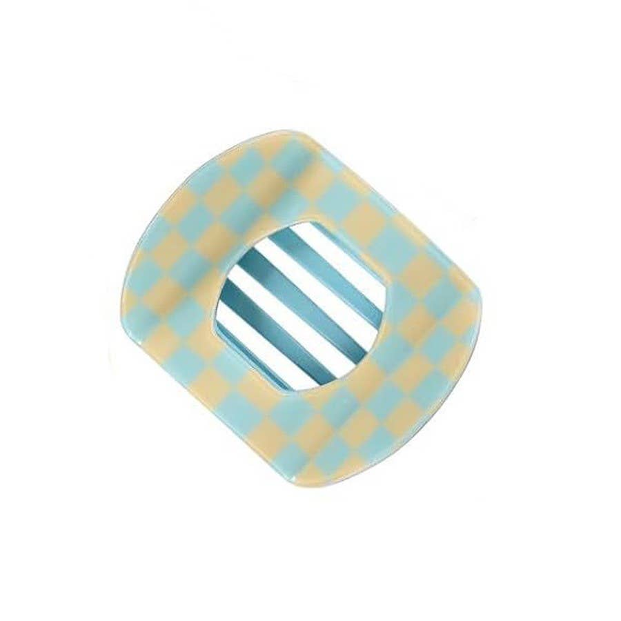 
                  
                    Checkered Flat Oval Hair Claw
                  
                