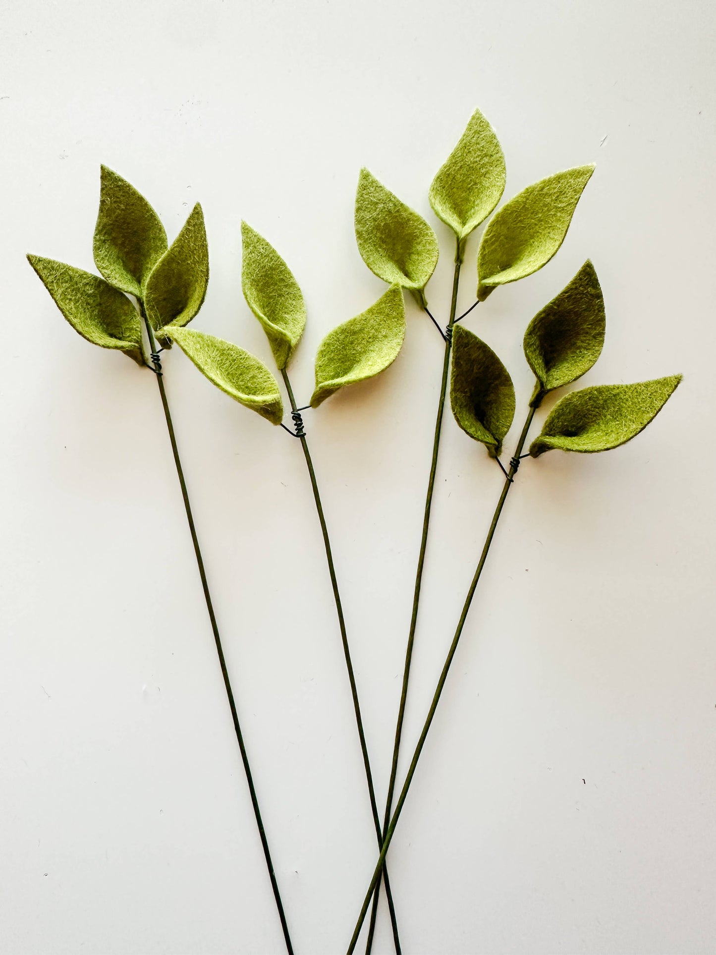 
                  
                    Smooth Tri-Leaf Felt Stem
                  
                