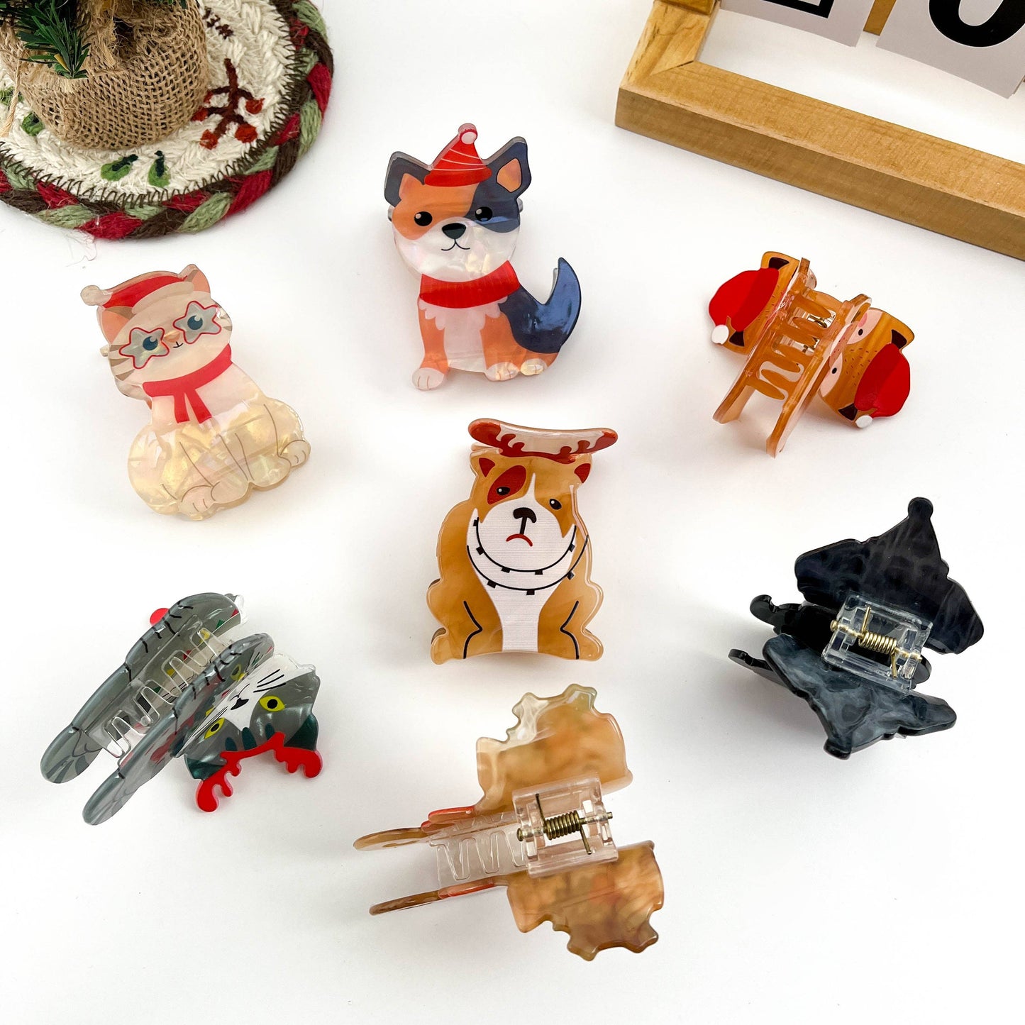 
                  
                    Winter Scarf Animals Hair Claws
                  
                