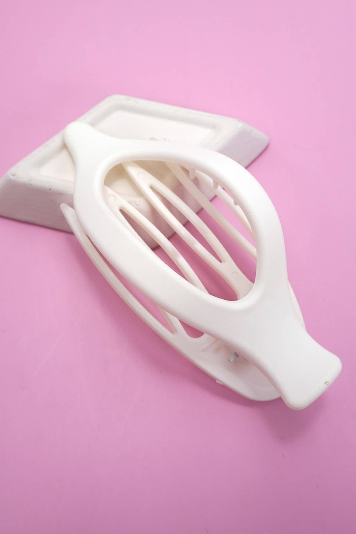 
                  
                    Leaf-Shaped Lay Flat Hair Claw
                  
                