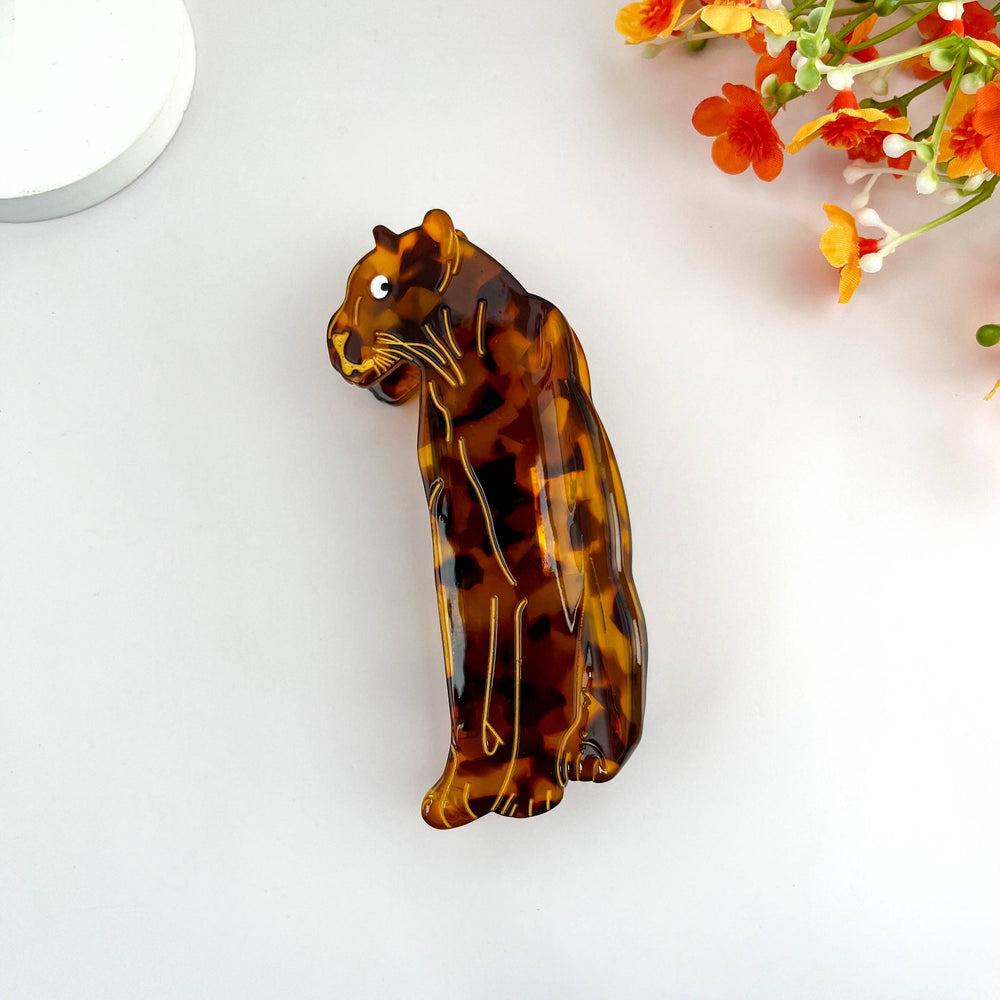 
                  
                    Jungle Cat Hair Claw
                  
                