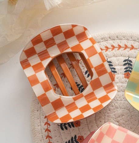 
                  
                    Checkered Flat Oval Hair Claw
                  
                