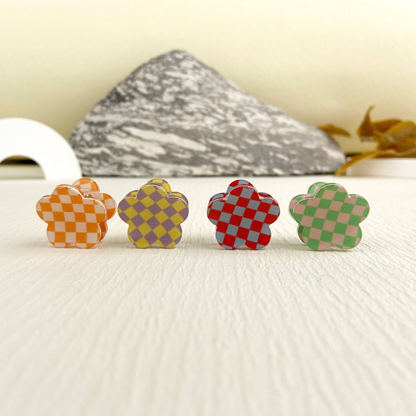 
                  
                    Mini Checkered Flower Hair Claw
                  
                