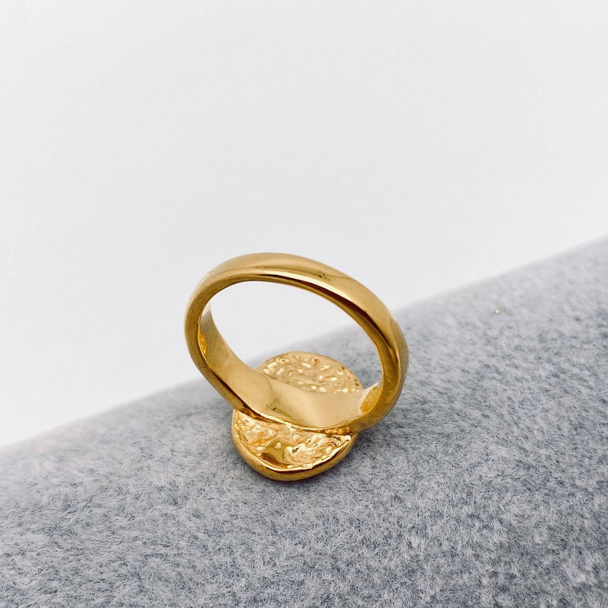 
                  
                    Mystics Zircon Inlaid Embossed Ring
                  
                