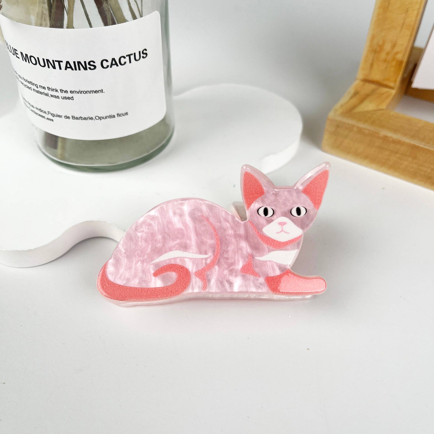 
                  
                    Lounge Cat Hair Claw
                  
                