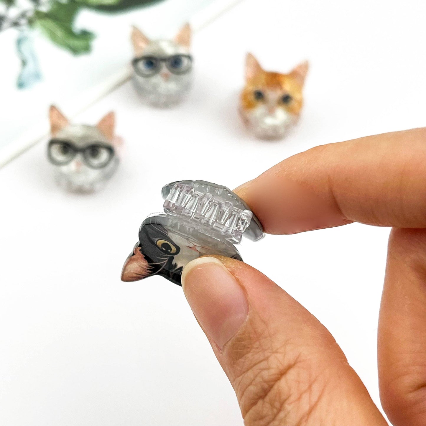 
                  
                    Character Cats Small Hair Claws
                  
                
